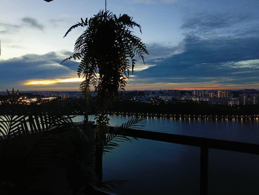 R&f Phrase 2 Full Unblock Sea View Luxury Unit * Johor Bahru